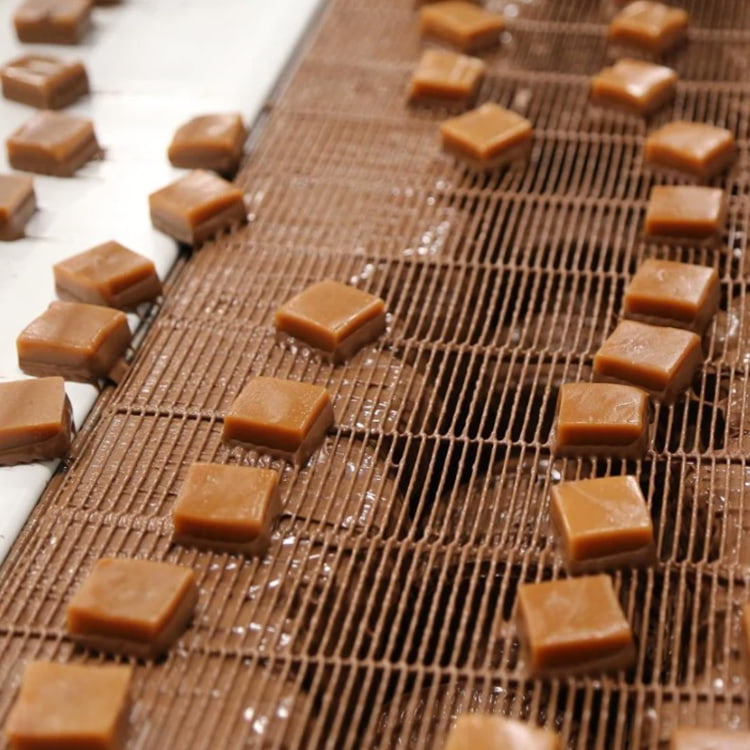 Máquina de recubrimiento de chocolate de chocolate con enjuiciamiento de chocolate automático